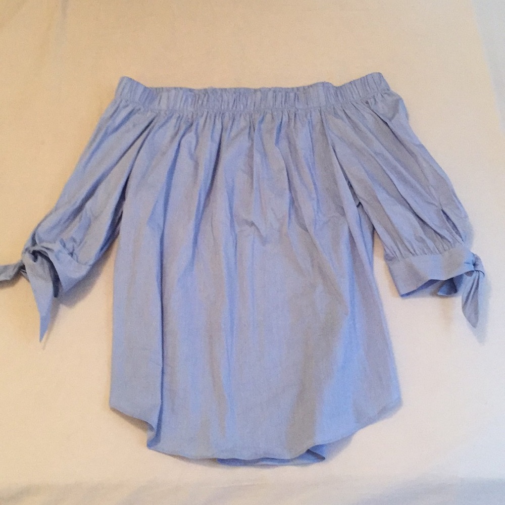 NEW Off-the-shoulder top